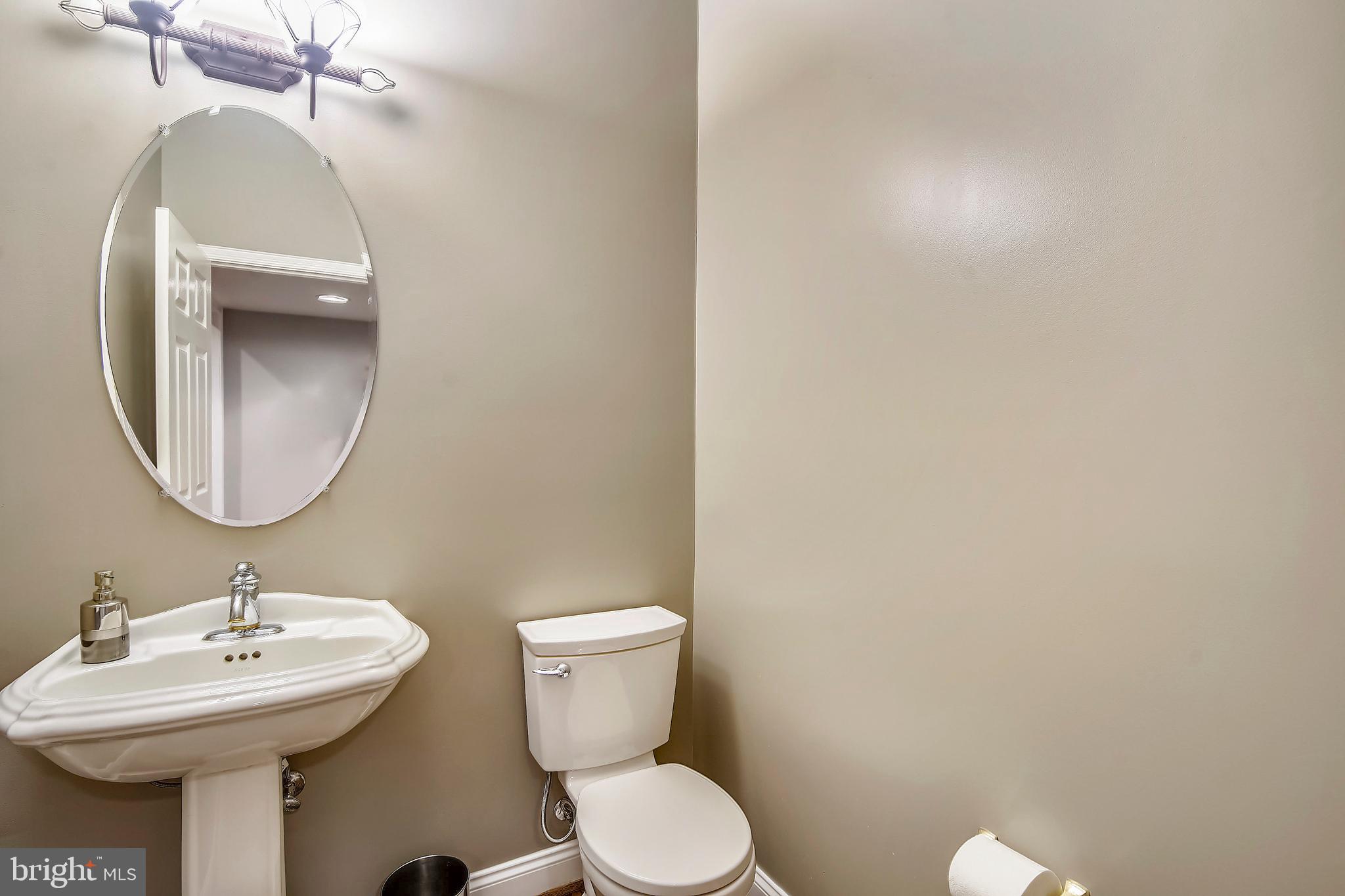6661 South Clifton Road Frederick, MD 21703 - Photo 21 of 68 Powder room