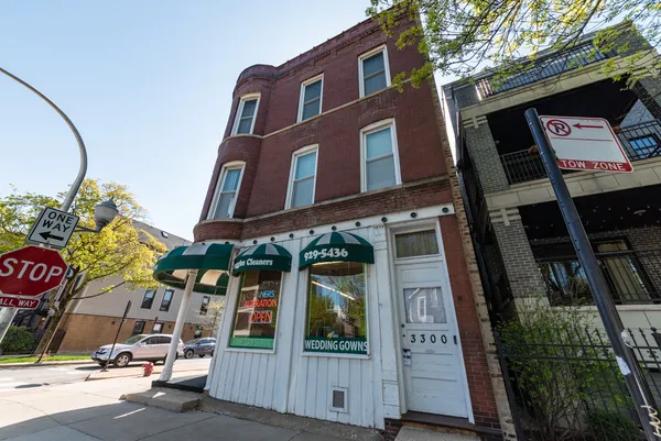 $2,700 | 3300 North Racine Avenue, Unit 3, Chicago, IL 60657