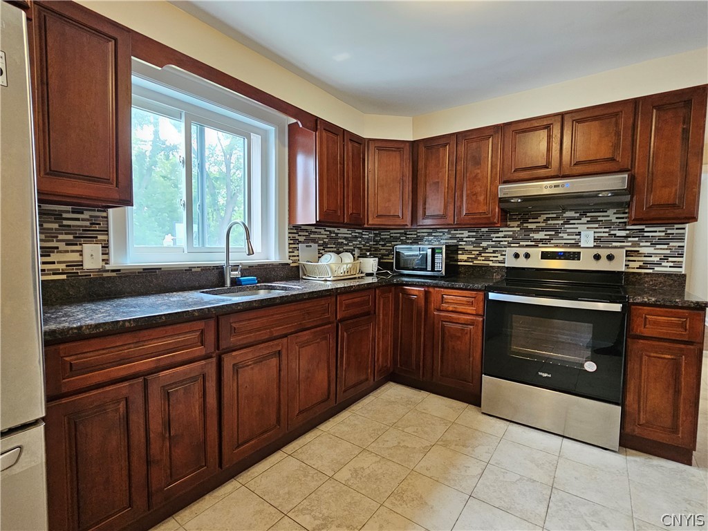 708 Herkimer Road Utica, NY 13502 - Photo 9 of 42