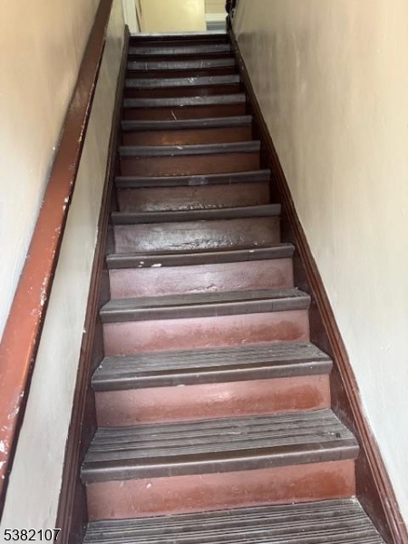 329 Wagaraw Road, Unit 6 Hawthorne, NJ 07506 - Photo 10 of 10 a view of entryway