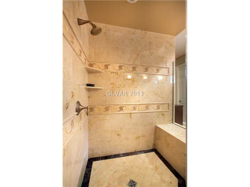 30 Via Mantova, Unit 305 Henderson, NV 89011 - Photo 14 of 30 Master Bath/Spa.