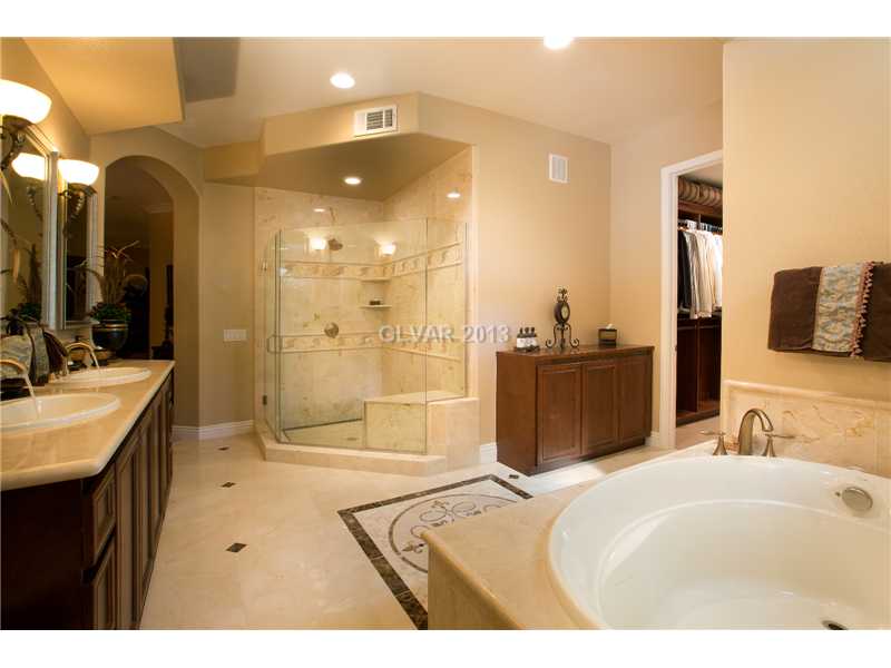 30 Via Mantova, Unit 305 Henderson, NV 89011 - Photo 15 of 30 Master Bath/Spa.
