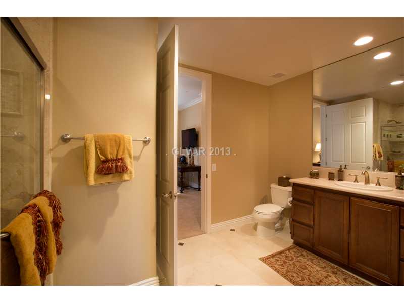 30 Via Mantova, Unit 305 Henderson, NV 89011 - Photo 19 of 30 Bathroom.