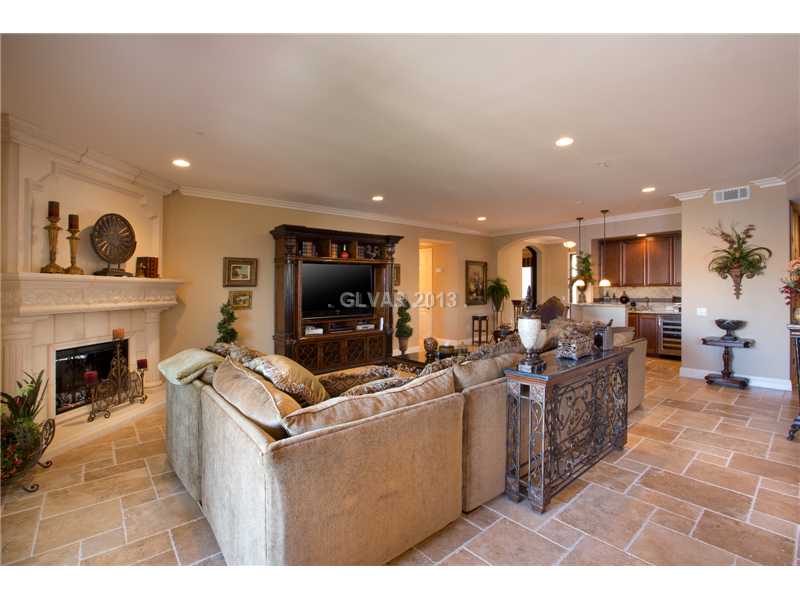 30 Via Mantova, Unit 305 Henderson, NV 89011 - Photo 6 of 30 Living Room.