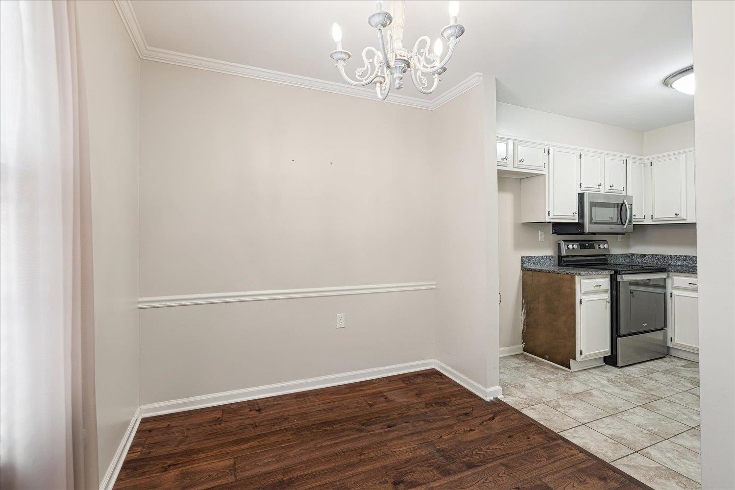 6976 Country Road, Unit 34 Germantown, TN 38138 - Photo 11 of 25 a view of a kitchen with electric appliances
