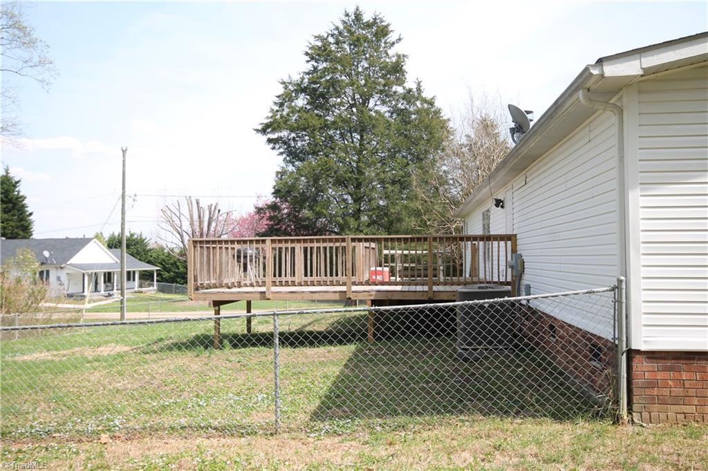 1009 Alexander Road Pinnacle, NC 27043 - Photo 5 of 29