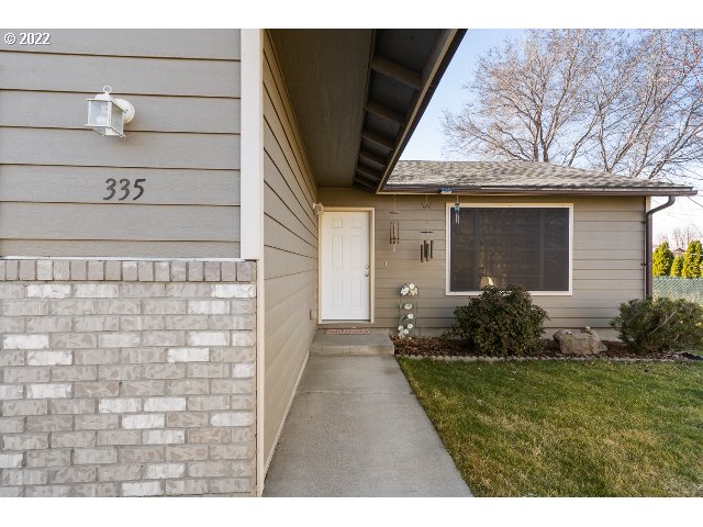 a view of house with backyard and garden