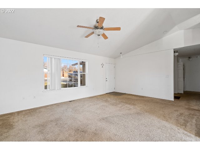 335 Jason Avenue Stanfield, OR 97875 - Photo 13 of 28 a view of an empty room with a ceiling fan