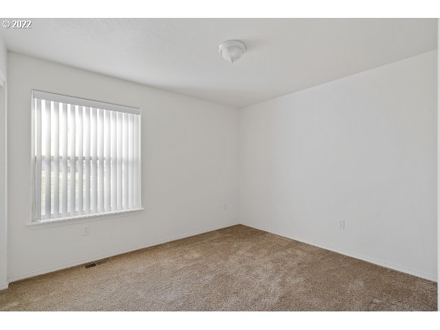 335 Jason Avenue Stanfield, OR 97875 - Photo 15 of 28 an empty room with windows