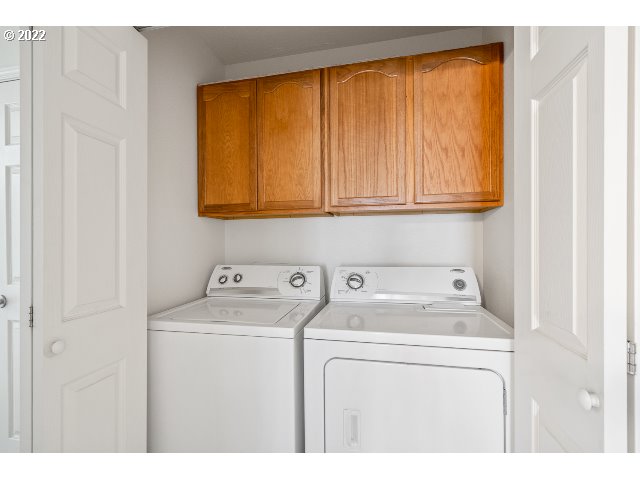 335 Jason Avenue Stanfield, OR 97875 - Photo 23 of 28 a utility room with dryer and washer