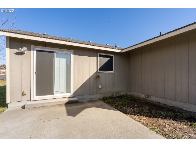 335 Jason Avenue Stanfield, OR 97875 - Photo 26 of 28 a backyard of a house