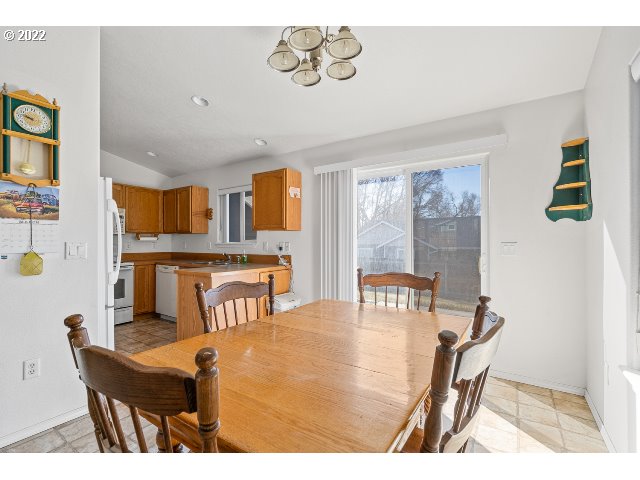 335 Jason Avenue Stanfield, OR 97875 - Photo 9 of 28 a view of a dining room with furniture