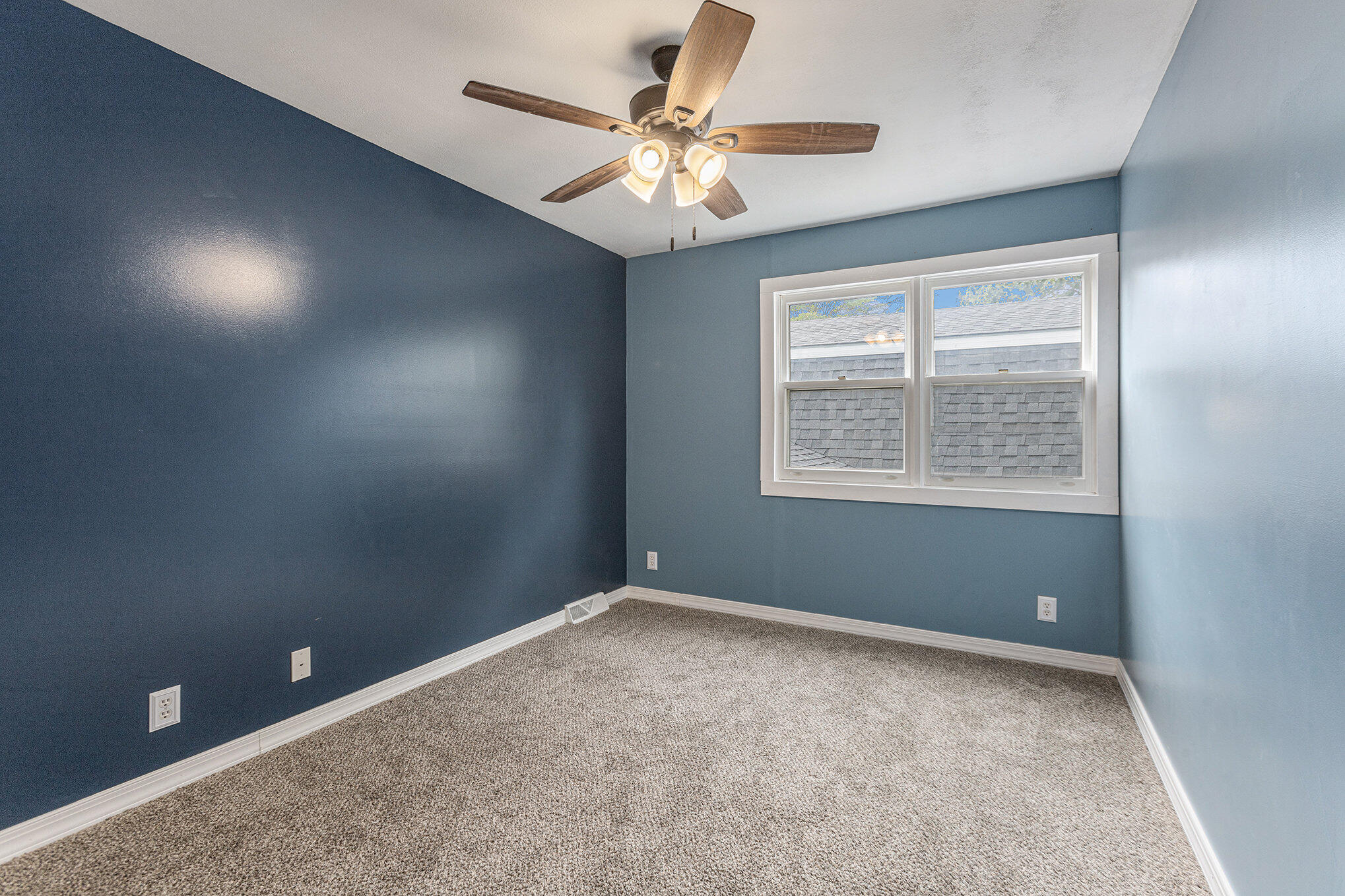 6760 Belding Road Belding, MI 48809 - Photo 22 of 40 Bed upstairs