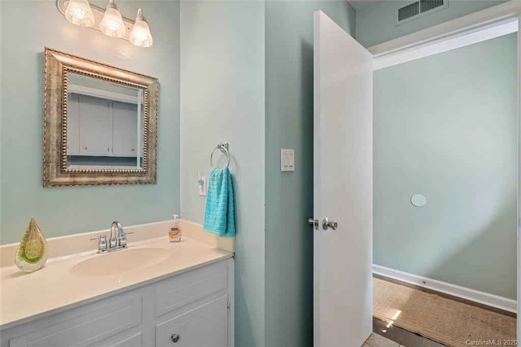 12106 Painted Tree Road, Unit 2 Charlotte, NC 28226 - Photo 8 of 32 Gallery Image 8