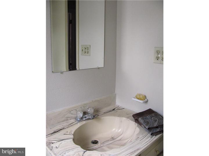 36 Brighton Road Westampton, NJ 08060 - Photo 5 of 20 Bathroom