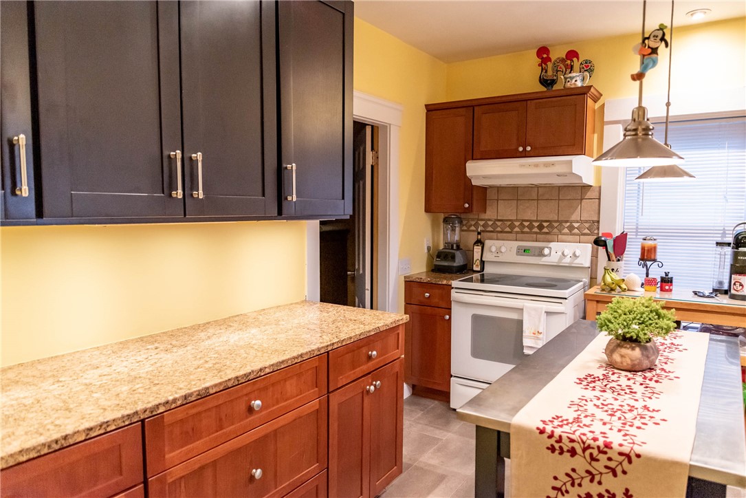 51 Friendly Road Cranston, RI 02910 - Photo 12 of 48