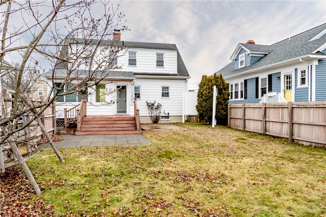 51 Friendly Road Cranston, RI 02910 - Photo 5 of 48
