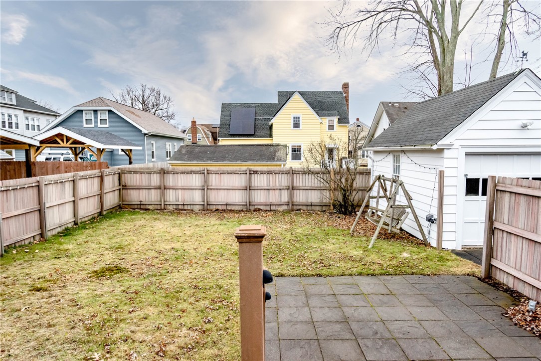 51 Friendly Road Cranston, RI 02910 - Photo 7 of 48