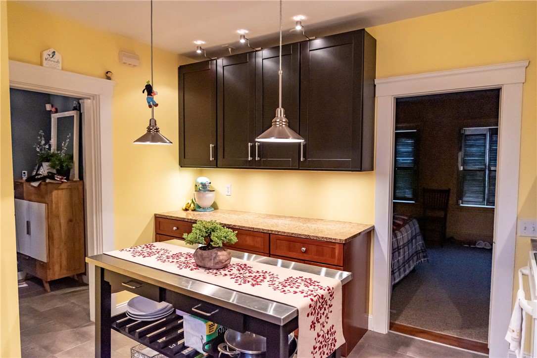 51 Friendly Road Cranston, RI 02910 - Photo 10 of 48