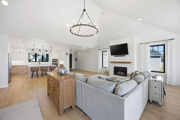 $1,100,000 | 3632 Crimson Loop South, Fargo, ND 58104