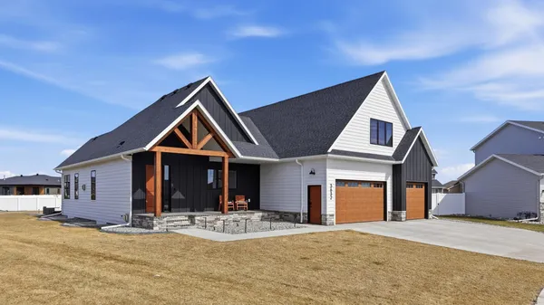 $1,100,000 | 3632 Crimson Loop South, Fargo, ND 58104