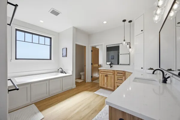 $1,100,000 | 3632 Crimson Loop South, Fargo, ND 58104