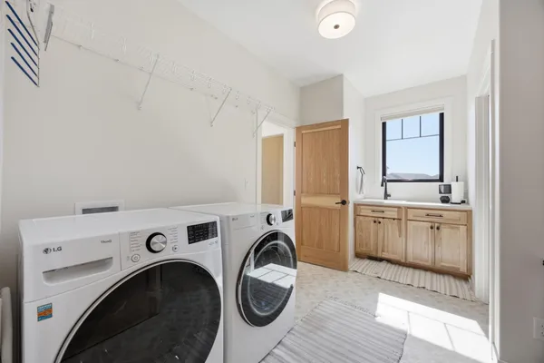 $1,100,000 | 3632 Crimson Loop South, Fargo, ND 58104