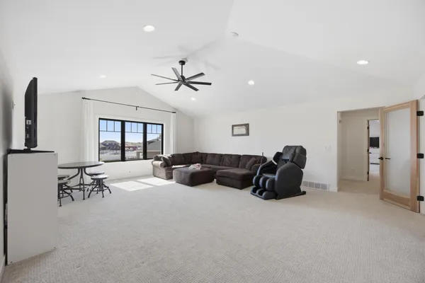 $1,100,000 | 3632 Crimson Loop South, Fargo, ND 58104