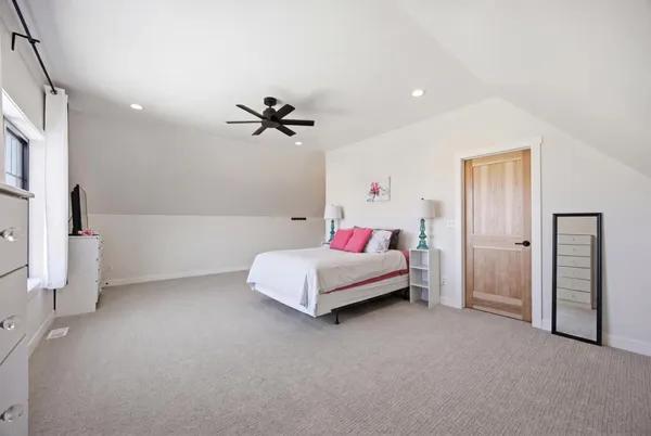 $1,100,000 | 3632 Crimson Loop South, Fargo, ND 58104