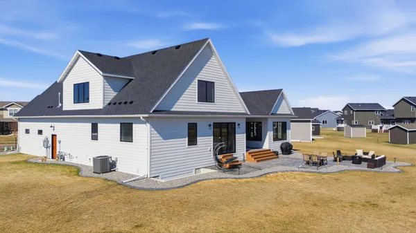 $1,100,000 | 3632 Crimson Loop South, Fargo, ND 58104
