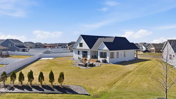 $1,100,000 | 3632 Crimson Loop South, Fargo, ND 58104