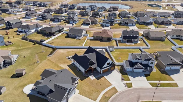 $1,100,000 | 3632 Crimson Loop South, Fargo, ND 58104
