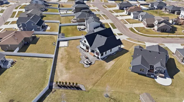 $1,100,000 | 3632 Crimson Loop South, Fargo, ND 58104