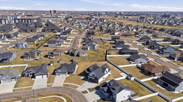 $1,100,000 | 3632 Crimson Loop South, Fargo, ND 58104