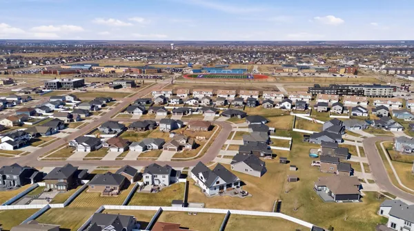 $1,100,000 | 3632 Crimson Loop South, Fargo, ND 58104