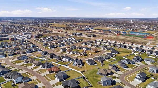 $1,100,000 | 3632 Crimson Loop South, Fargo, ND 58104