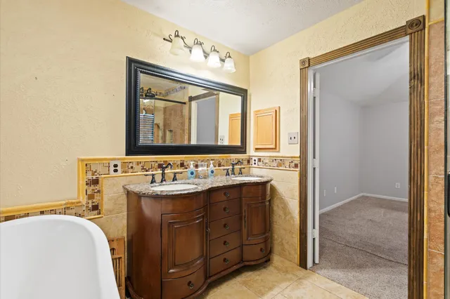 $2,400 | 6906 Durango Drive, Magnolia, TX 77354