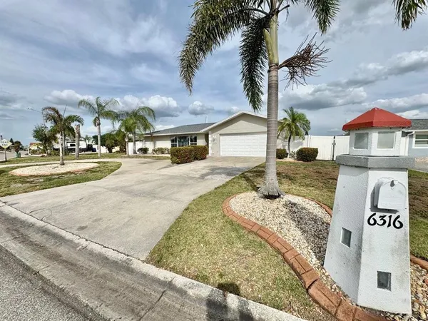 $3,200 | 6316 Lake Sunrise Drive, Apollo Beach, FL 33572