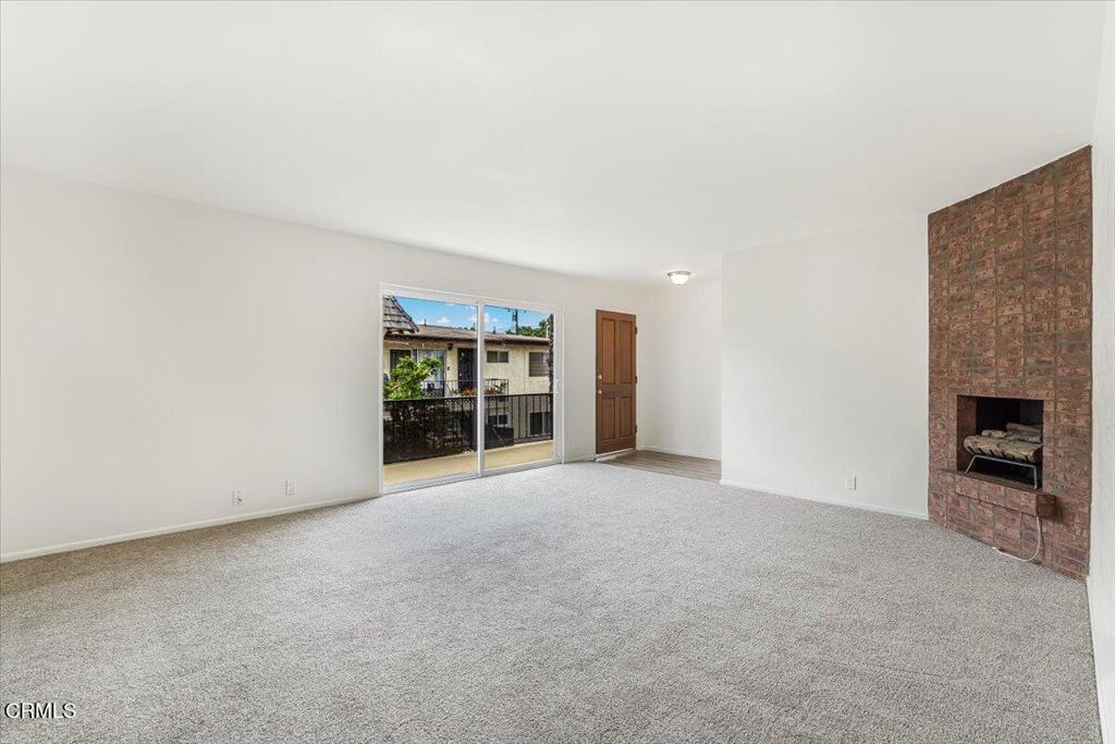 620 West Gonzales Road, Unit A Oxnard, CA 93036 - Photo 3 of 23 04-DSC01622