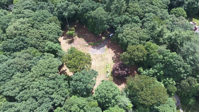 $1,800,000 | 30 L Huckleberry Hill Road, New Canaan, CT 06840