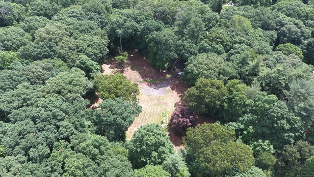 $1,800,000 | 30 L Huckleberry Hill Road, New Canaan, CT 06840