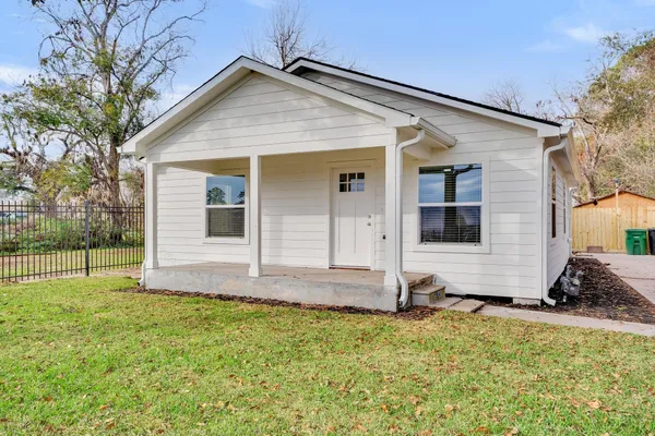 $1,900 | 6123 Tuskegee Street, Houston, TX 77091