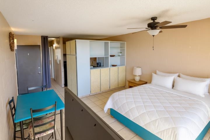 120 Hui Rd F Road, Unit K18 Lahaina, HI 96761 - Photo 4 of 7 a bedroom with a bed and a chair