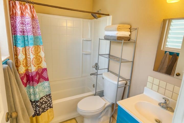 120 Hui Rd F Road, Unit K18 Lahaina, HI 96761 - Photo 5 of 7 a bathroom with a sink toilet and shower