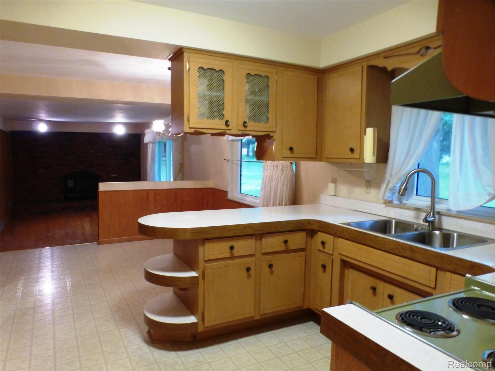 736 Wilwood Road Rochester, MI 48309 - Photo 7 of 47 6.JPG
