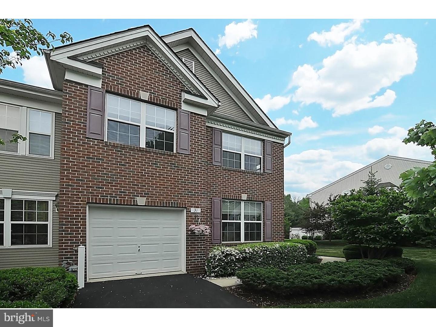 31 Simons Way Huntingdon Valley, PA 19006 - Photo 2 of 25 Garage