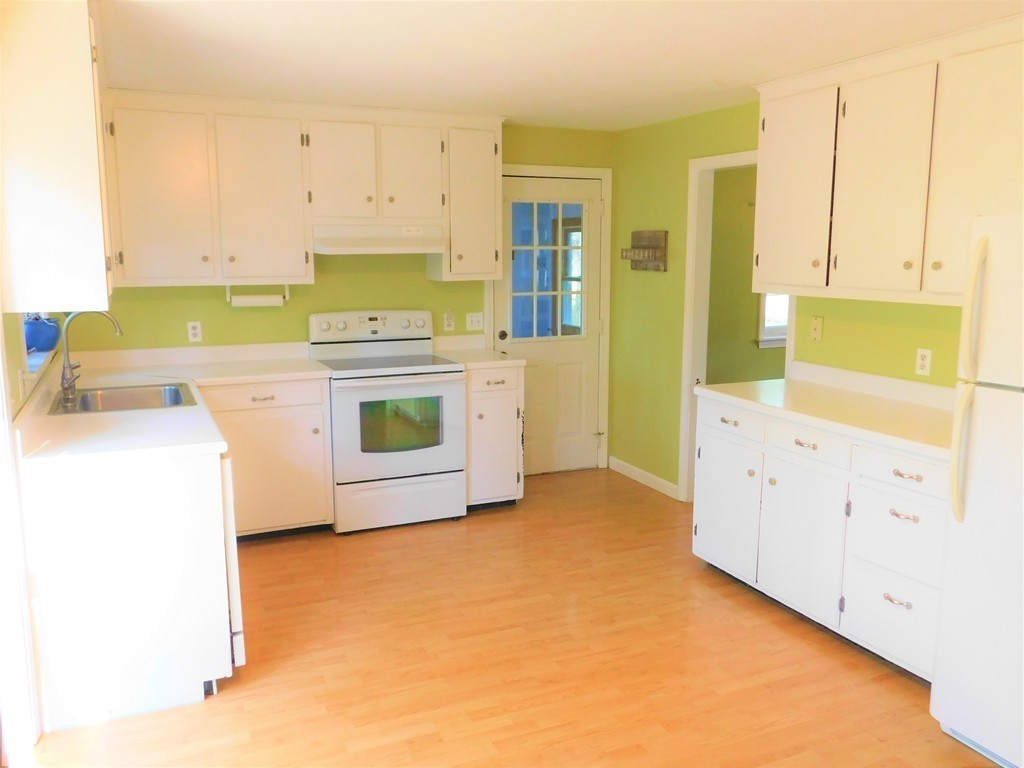 27 Parker Road Pembroke, MA 02359 - Photo 3 of 13 Gallery Image 3