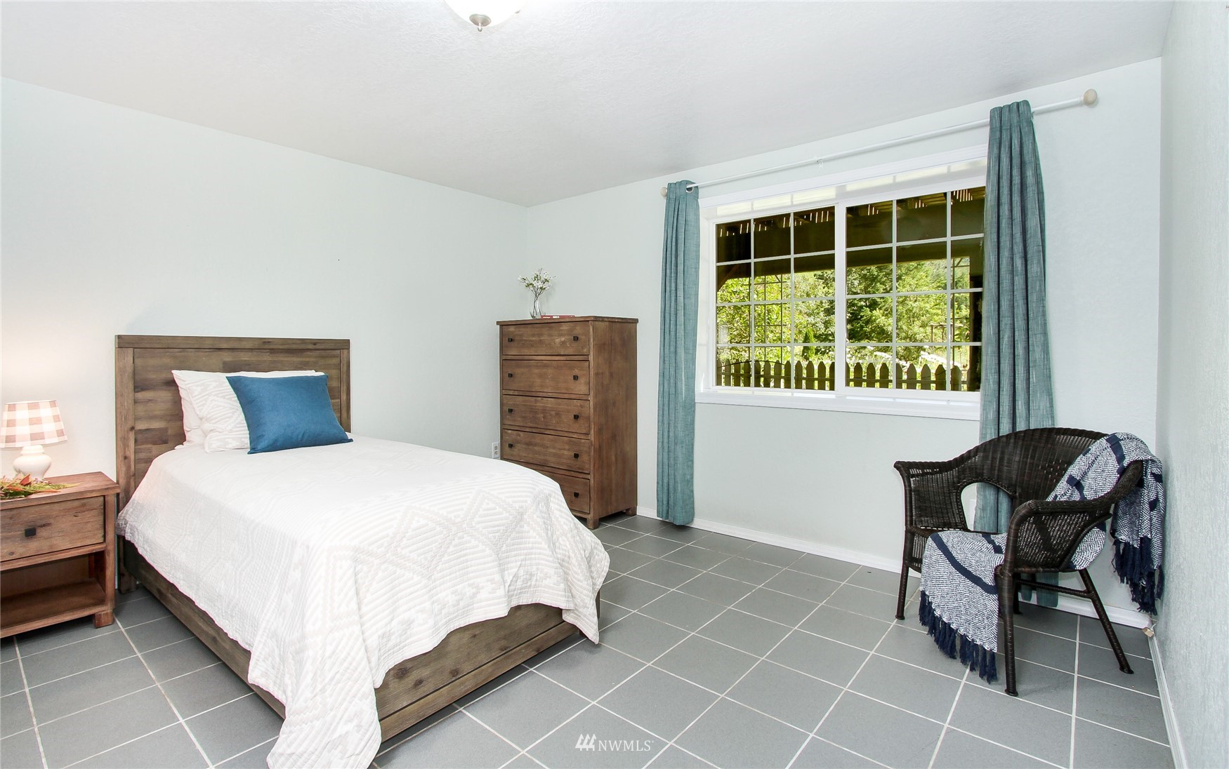 2001 Woods Road Southeast Port Orchard, WA 98366 - Photo 26 of 40 Gallery Image 26
