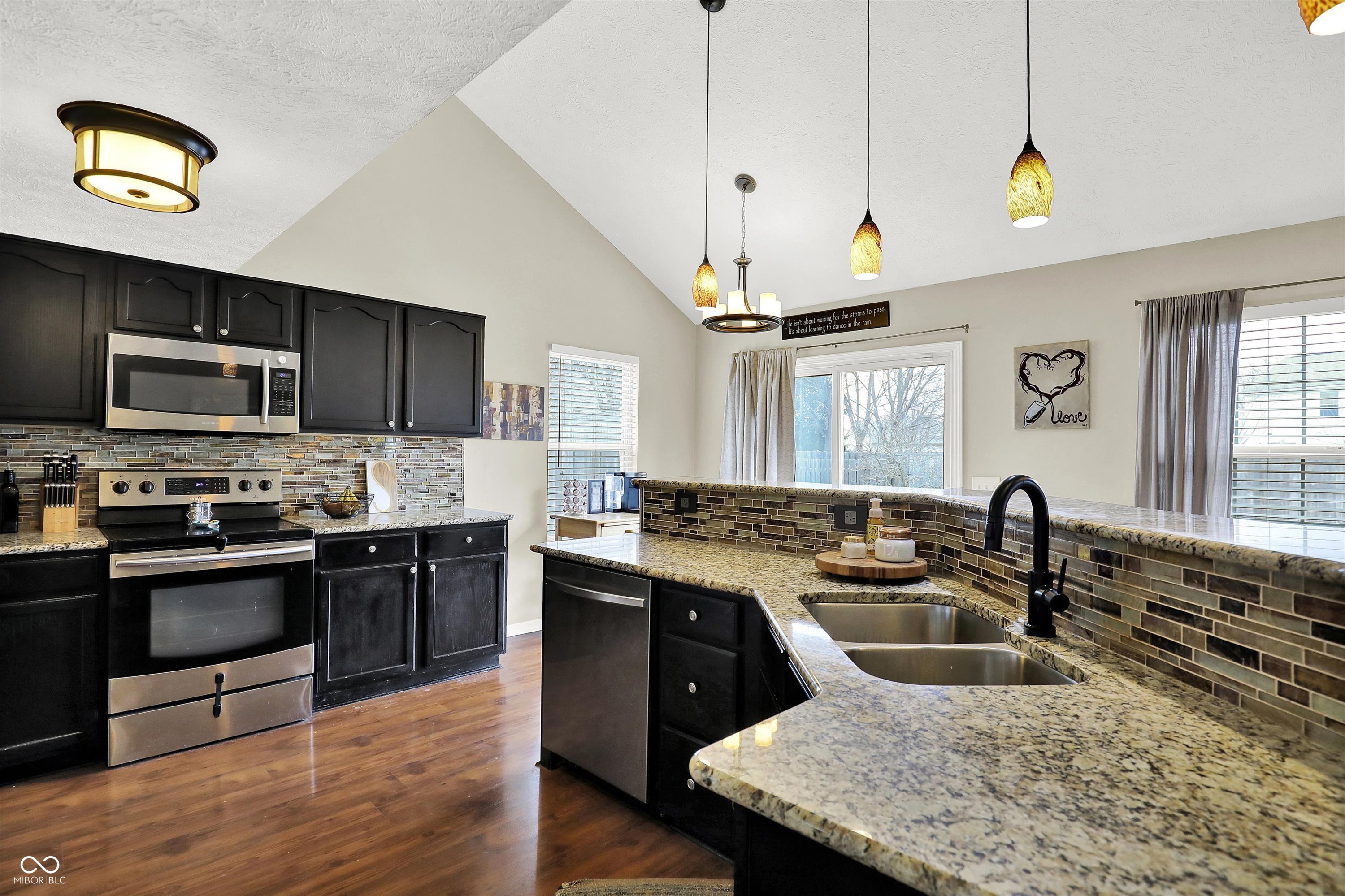 9682 Indigo Lane Fishers, IN 46038 - Photo 12 of 32