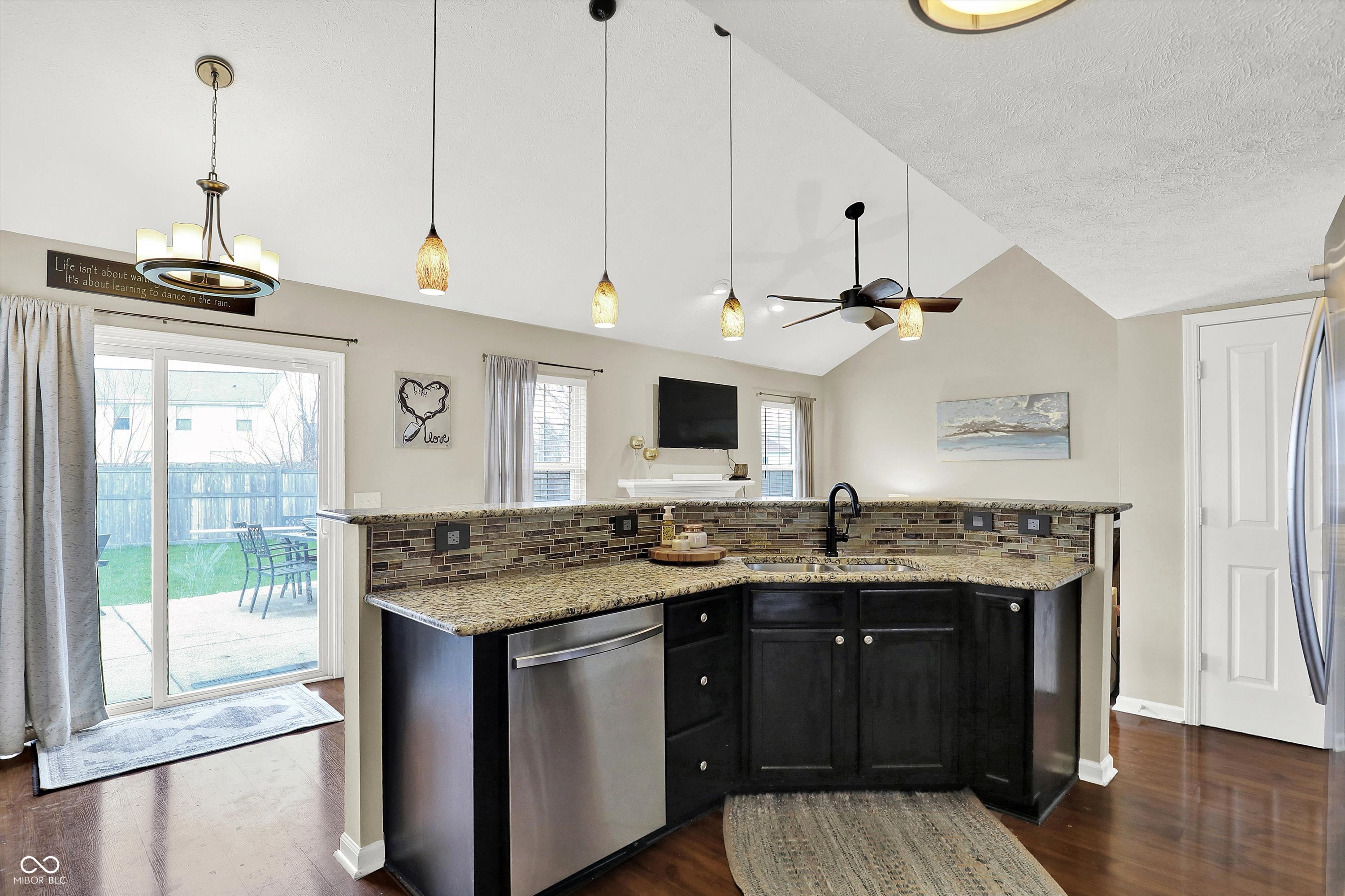 9682 Indigo Lane Fishers, IN 46038 - Photo 14 of 32